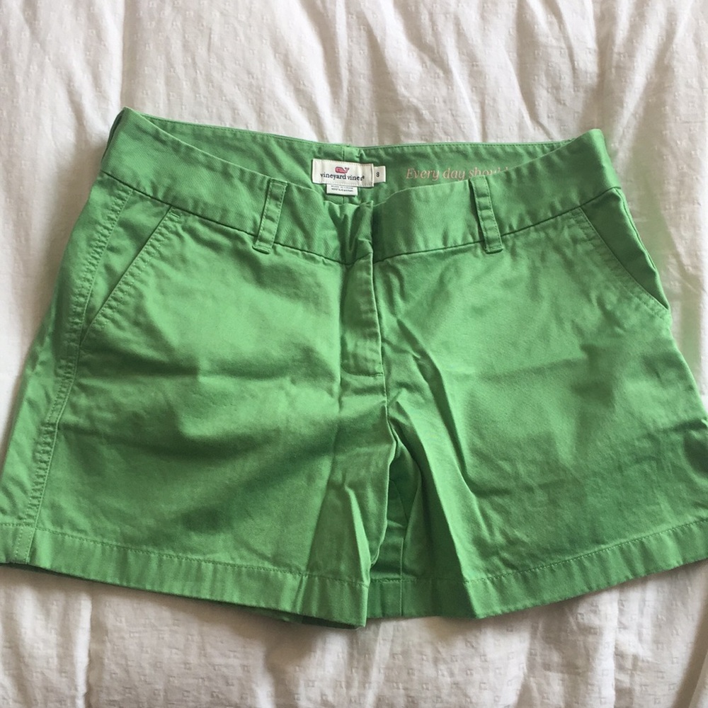 Green Vineyard Vines Shorts, size 8